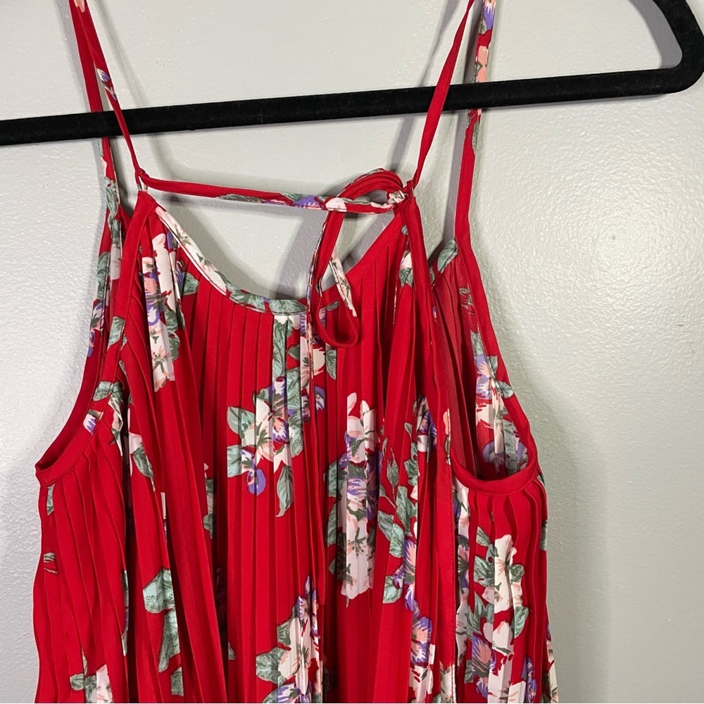 Kimchi Blue Pleated Floral Spaghetti Strap Sleeveless Blouse Tank Top Medium - Picture 6 of 6